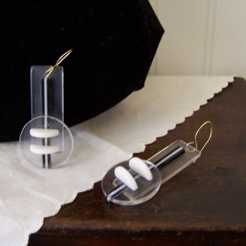 VTG Mod Twiggy 1960's Lucite Pierced Earrings